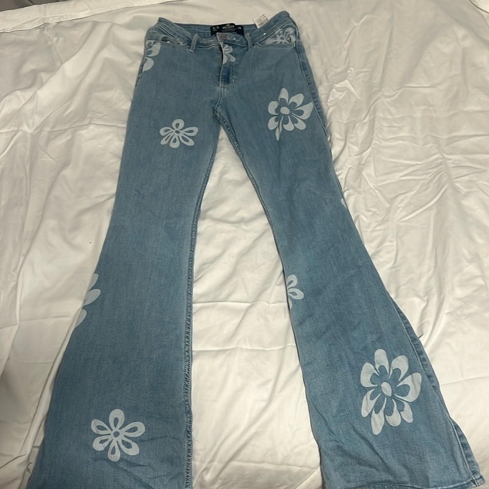 Mid Rise Hollister Flared Jeans with white flowers